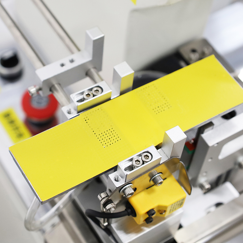 ZCUT-230立式對折貼標機