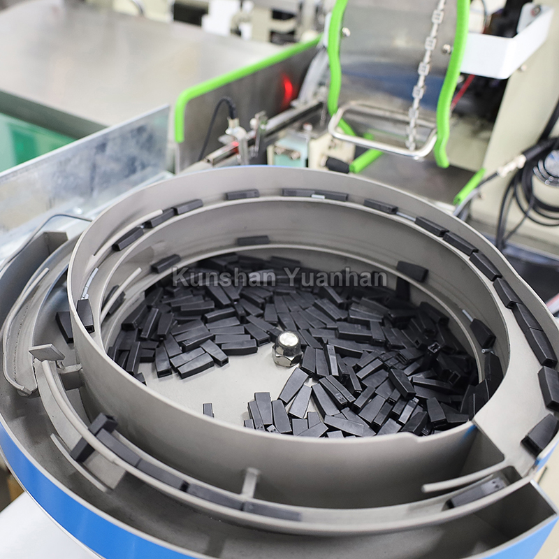 YH-CHT1850全自動(dòng)單頭穿護(hù)套雙頭打端子機(jī)