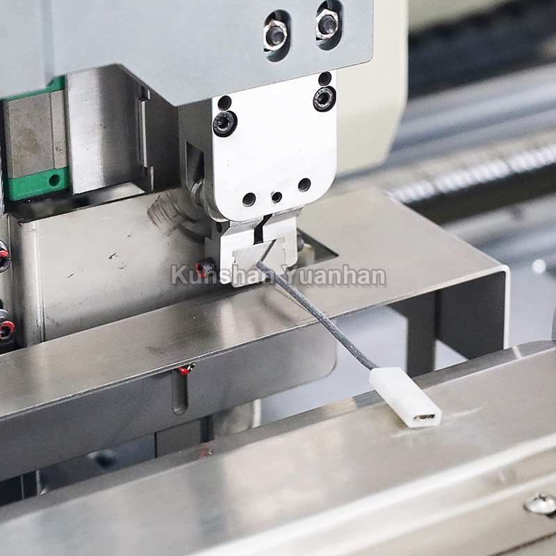 YH-CHTST01全自動(dòng)雙頭穿護(hù)套打端子機(jī)